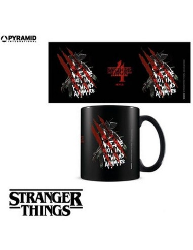 pyramid_international_taza_negra_stranger_things_4_not_in_hawkins_5050574267779_oferta