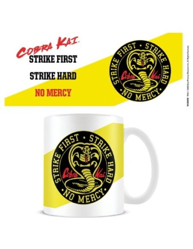 pyramid_taza_karate_kid_cobra_kai_strike_first_strike_hard_no_mercy_315_ml_5050574262262_oferta